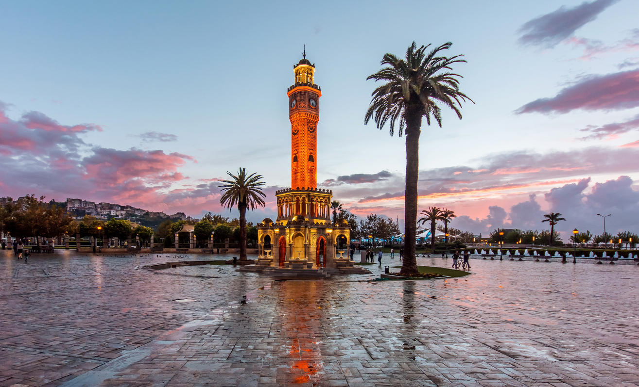 The clock tower is the official symbol of Izmir.It is located Konak Square. It was built in 1901 to commemorate the 25th anniversary of Abdul Hamid II’s accession to the throne.