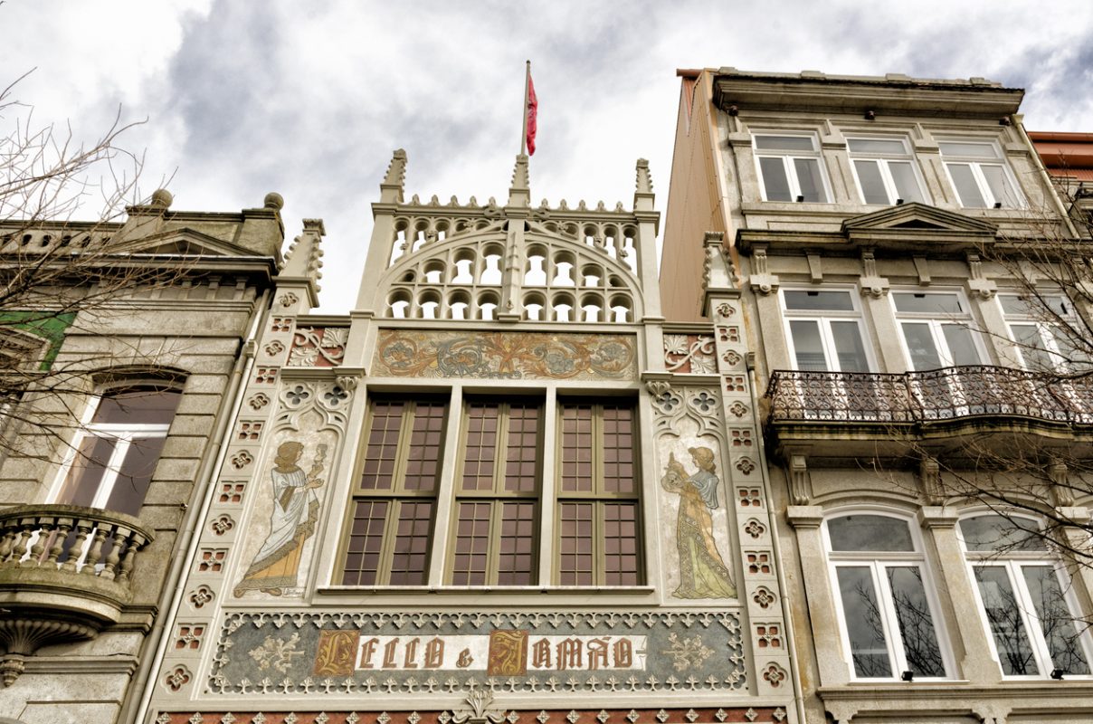This photograph was taken on February 15, 2020 in the city of Porto (Portugal). It corresponds to the facade of the Lello bookstore, located in the historic center of the city, on Rua das Carmelitas. It has been introduced to the world as the most beautiful bookstore, famous for its connection to Harry Potter.
