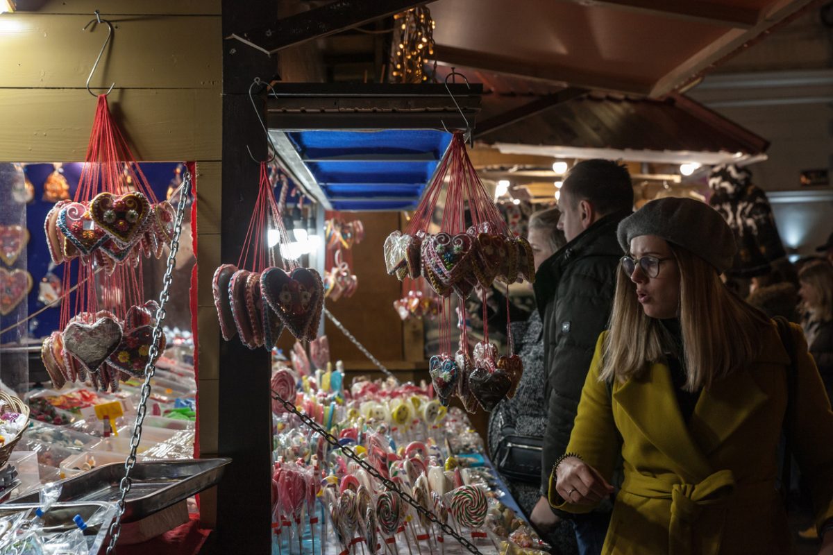 "n"nPicture of the stalls of a candy christmas market displaying candies on loose, of various types, such as lollipops, gummy bears and other sugar variations during winter time in Belgrade, Serbia.