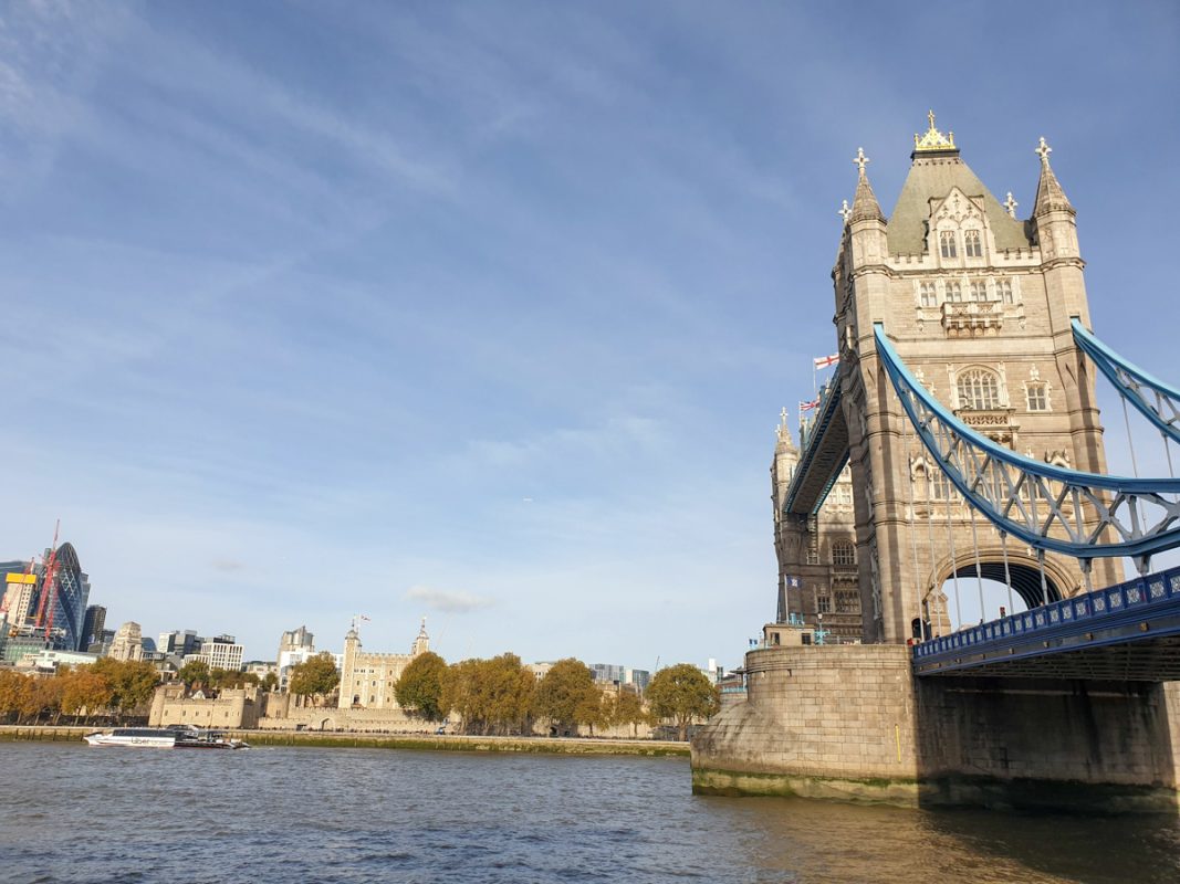 Tower Bridge spanning over the River Thames, the perfect place for cruising! 