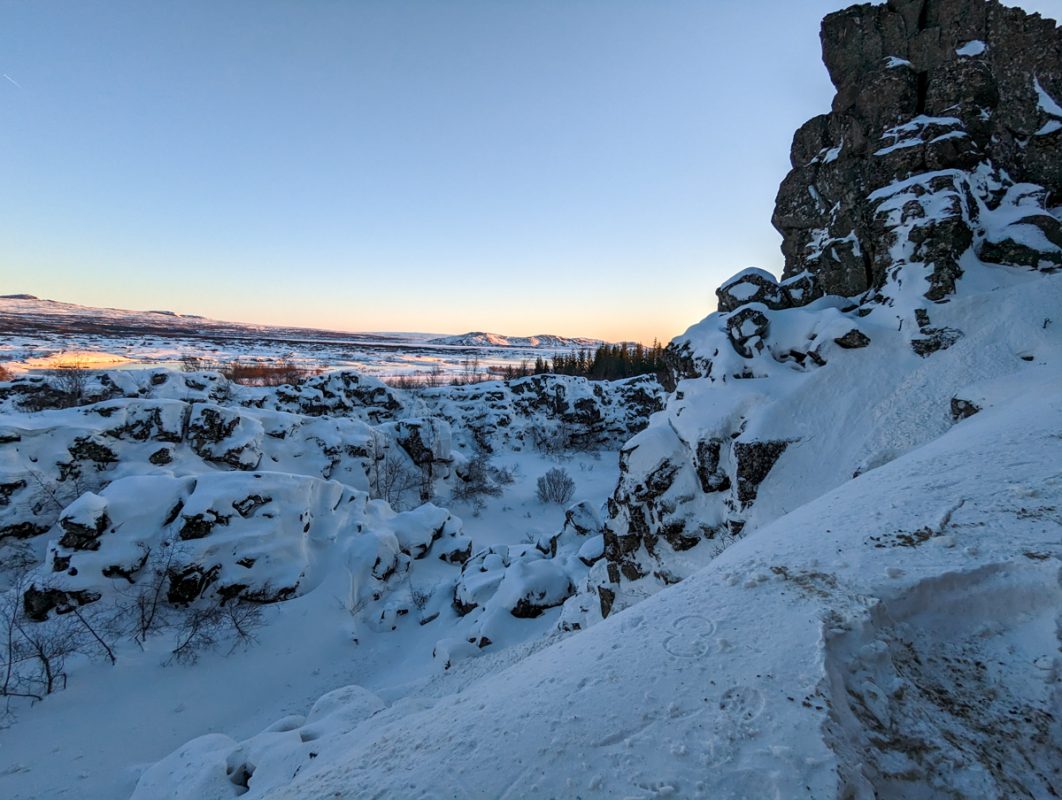 North American tectonic plate in the foreground, with a rocky expanse covered with snow and the Eurasian plate in the background. 