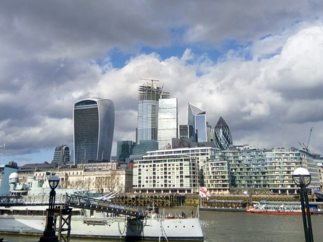 View of London's iconic buildings. 