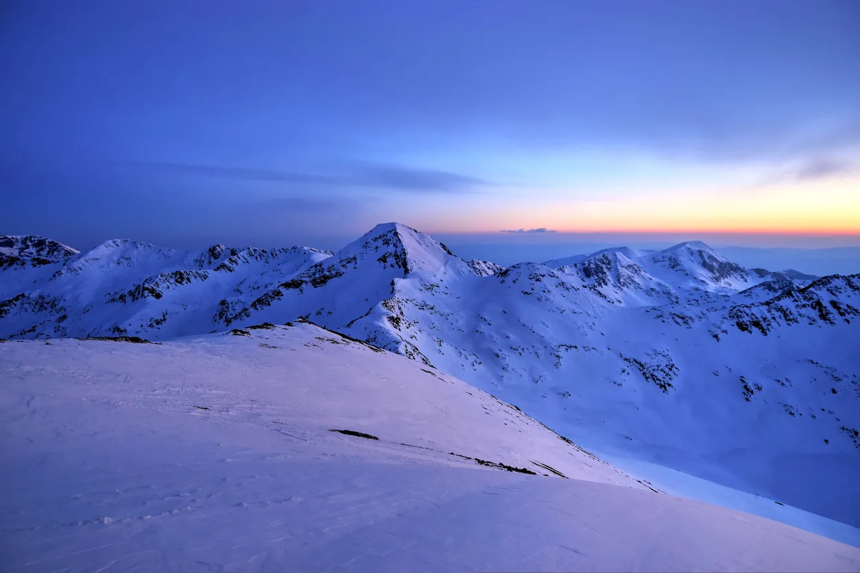 After shooting mt. Vihren by sunset on 29th March 2019, I went few steps backwards on the same ridge and captured its neighbour - Muratov peak, in the blue hour…