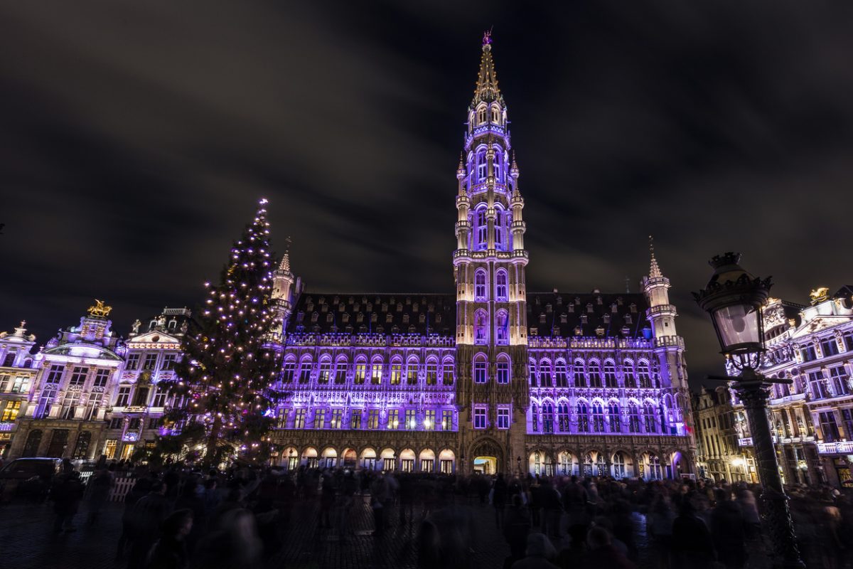Grand Place in Bruxelles light up in a light show every 30 or 60 minutes in December