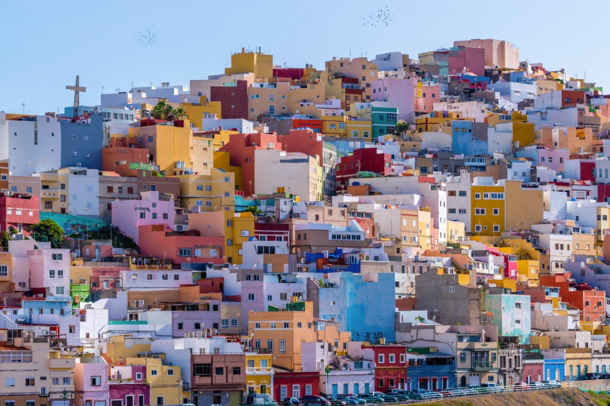The colorful houses of San Juan, one of the five hills that were inhabited around Las Palmas de Gran Canaria since the 17th century.