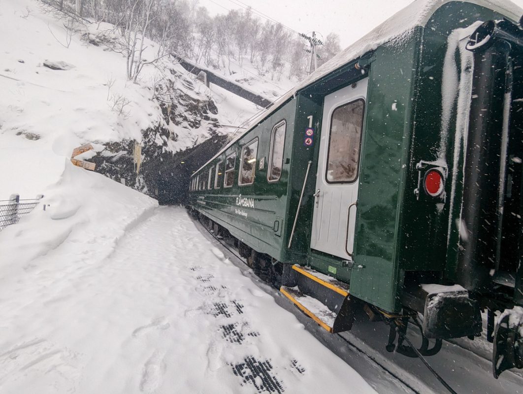 The green Flam train in the midst of snow